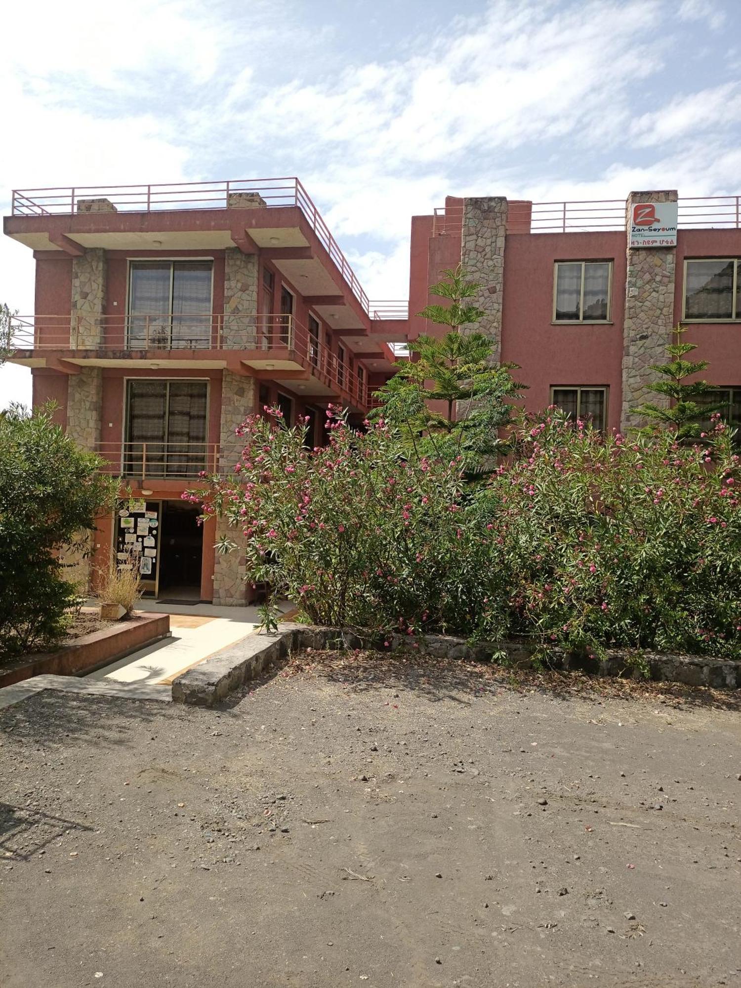 Zan-Seyoum Hotel - Lalībela Buitenkant foto